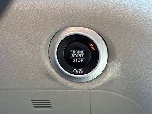 Used 2023 Chrysler Pacifica Touring-L FWD image 30