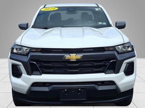 Used 2024 Chevrolet Colorado LT RWD image 3
