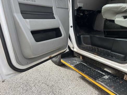 Used 2011 Ford E-250 and Econoline 250 w/ PWR Group image 38