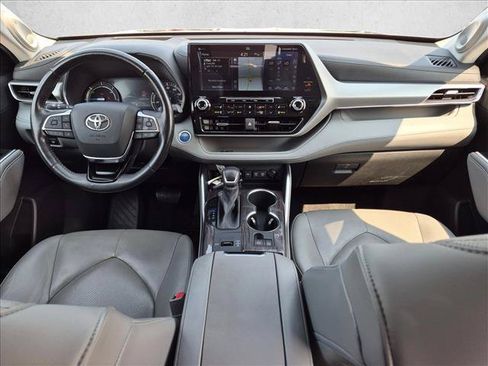 Used 2021 Toyota Highlander Platinum AWD/4WD image 21