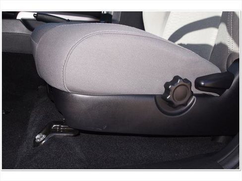 Certified 2019 Toyota Tacoma SR5 image 33