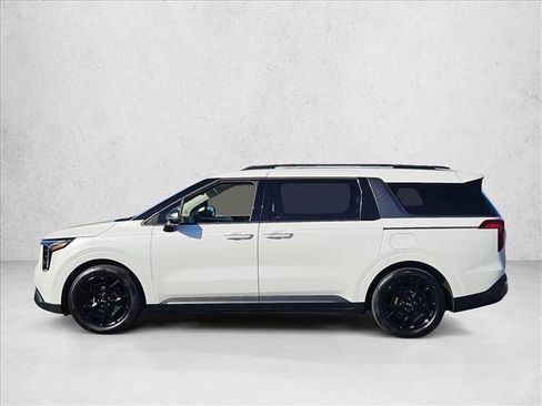 Used 2025 Kia Carnival SX w/ SX Dark Edition Package image 9