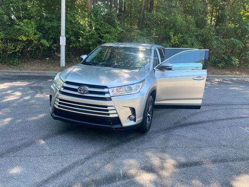 Used 2019 Toyota Highlander Plus FWD image 48