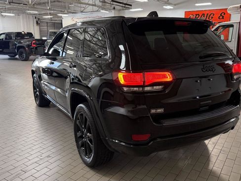 Used 2018 Jeep Grand Cherokee Altitude AWD/4WD image 10