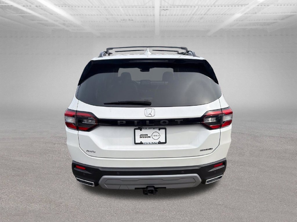 Used 2023 Honda Pilot Touring image 4