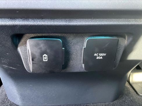 Used 2022 Ford F150 Lightning Lariat image 29