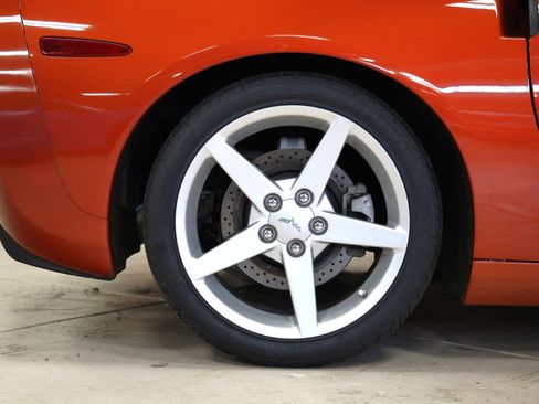 Used 2005 Chevrolet Corvette 2dr Cpe w/ Performance Handling Package image 14