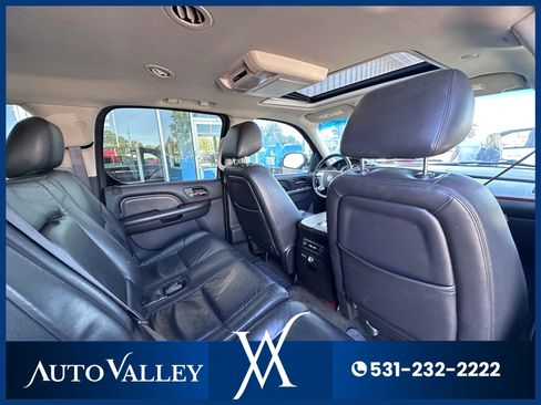 Used 2011 Cadillac Escalade ESV Premium image 27