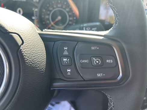 New 2025 Jeep Gladiator Sport image 39