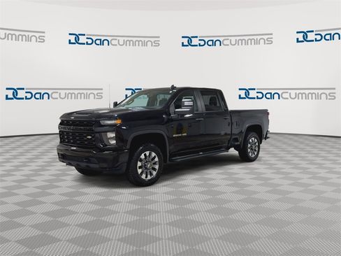 Used 2022 Chevrolet Silverado 2500 Custom w/ Custom Value Package image 4