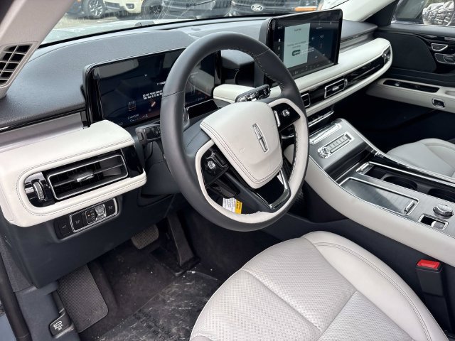 New 2026 Lincoln Aviator 2WD w/ Jet Appearance Package image 24