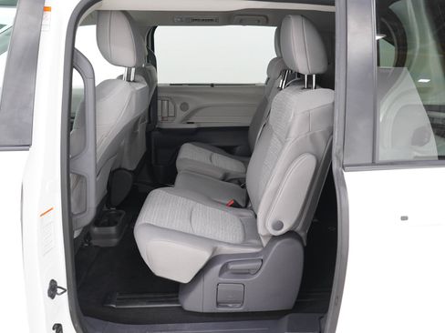 Used 2021 Toyota Sienna LE AWD/4WD image 19