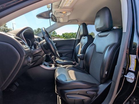 Used 2020 Jeep Compass Latitude w/ Cold Weather Group AWD/4WD image 12