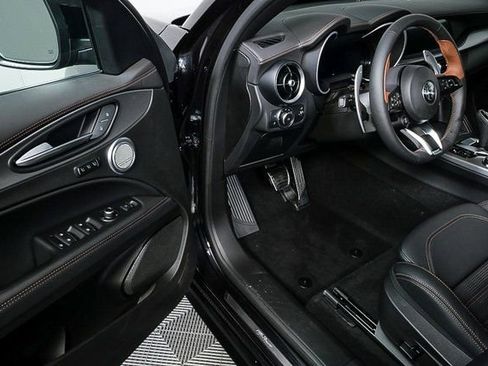 New 2025 Alfa Romeo Stelvio Sprint AWD/4WD image 9