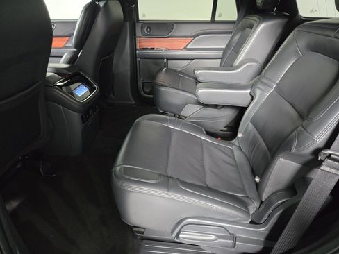 Used 2024 Lincoln Navigator Premiere image 12
