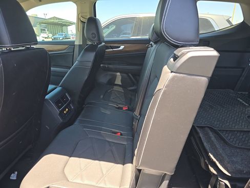 Used 2024 Volkswagen Atlas SE FWD image 14