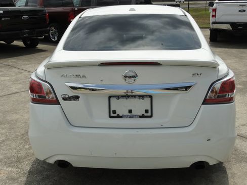 Used 2015 Nissan Altima 2.5 SV w/ Convenience Package FWD image 4
