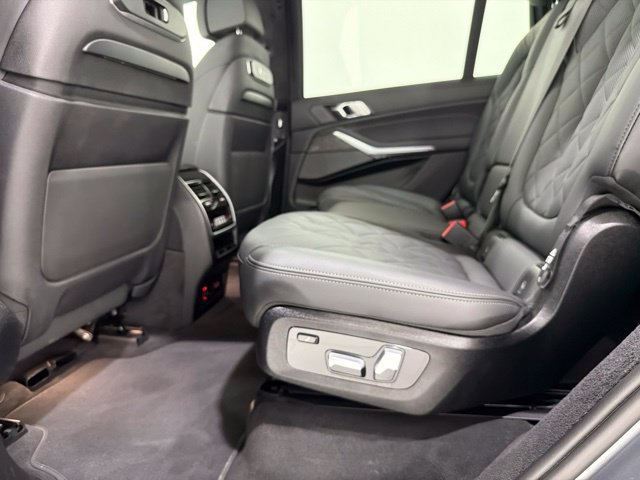 Certified 2024 BMW X7 xDrive40i w/ M Sport Package AWD/4WD image 17