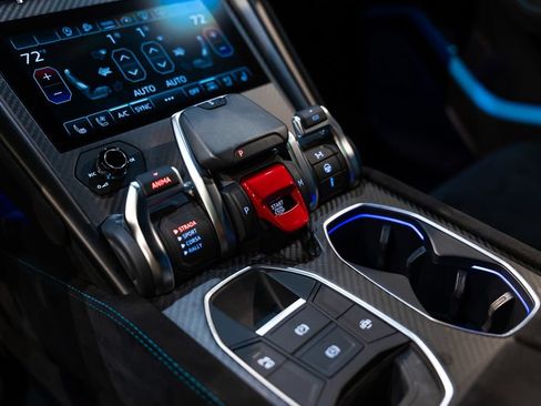 Used 2024 Lamborghini Urus Performante AWD/4WD image 29