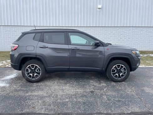 Used 2024 Jeep Compass Trailhawk w/ Trailhawk Convenience Group image 16