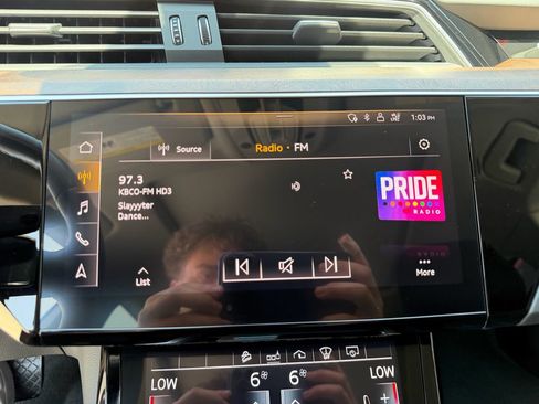 Used 2019 Audi e-tron Prestige w/ Prestige Package AWD/4WD image 45