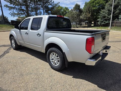 Used 2018 Nissan Frontier SV AWD/4WD image 3