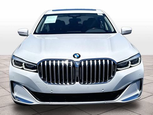 Used 2022 BMW 740i RWD image 2