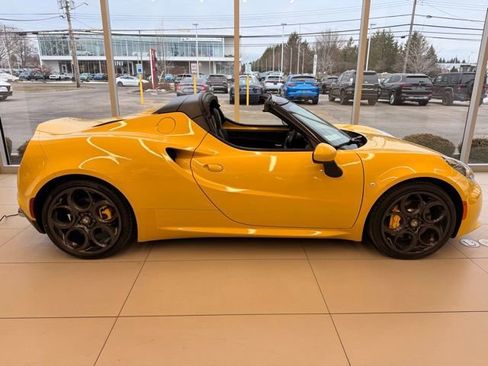 Used 2015 Alfa Romeo 4C Spider w/ Convenience Group image 4