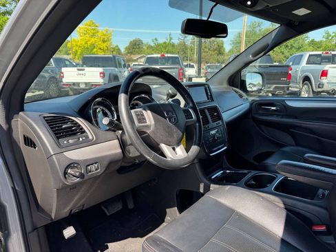 Used 2017 Dodge Grand Caravan GT FWD image 11