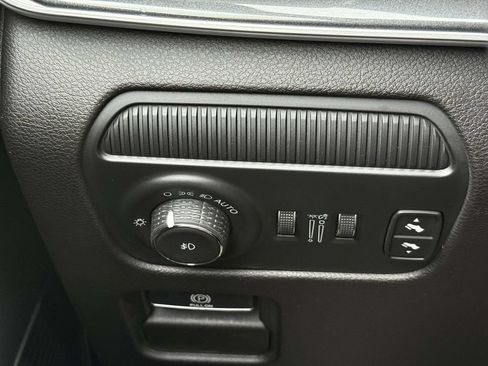 Used 2023 Jeep Wagoneer 4WD image 27