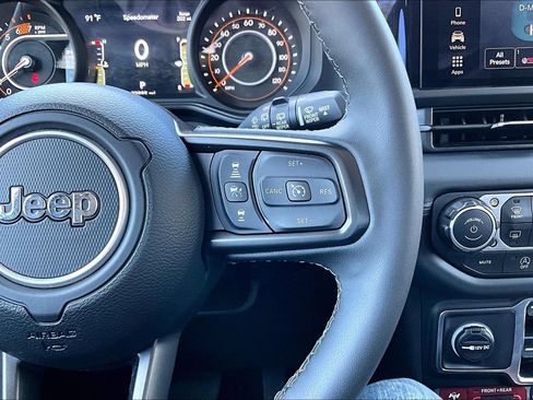 Certified 2025 Jeep Wrangler Unlimited Rubicon w/ Convenience Group AWD/4WD image 7
