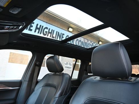 Used 2024 Jeep Grand Cherokee L Limited w/ Luxury Tech Group II image 3