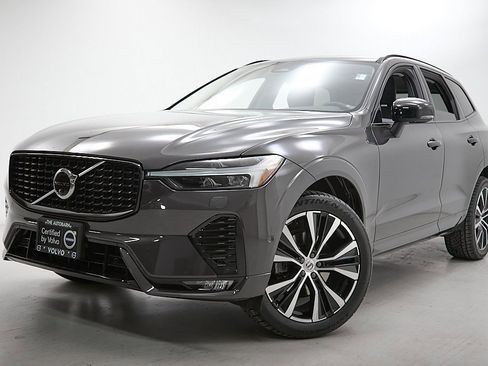 Certified 2023 Volvo XC60 B5 Ultimate w/ Climate Package image 2