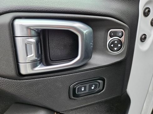 Used 2024 Jeep Wrangler Unlimited Sahara AWD/4WD image 25