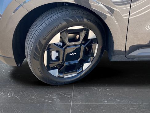 New 2026 Kia Carnival EX FWD image 40