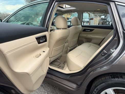 Used 2013 Nissan Altima 2.5 SL w/ Technology Pkg image 21