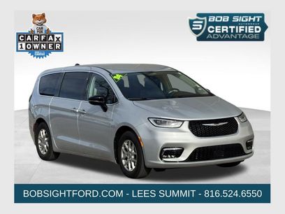 Used 2024 Chrysler Pacifica Touring-L