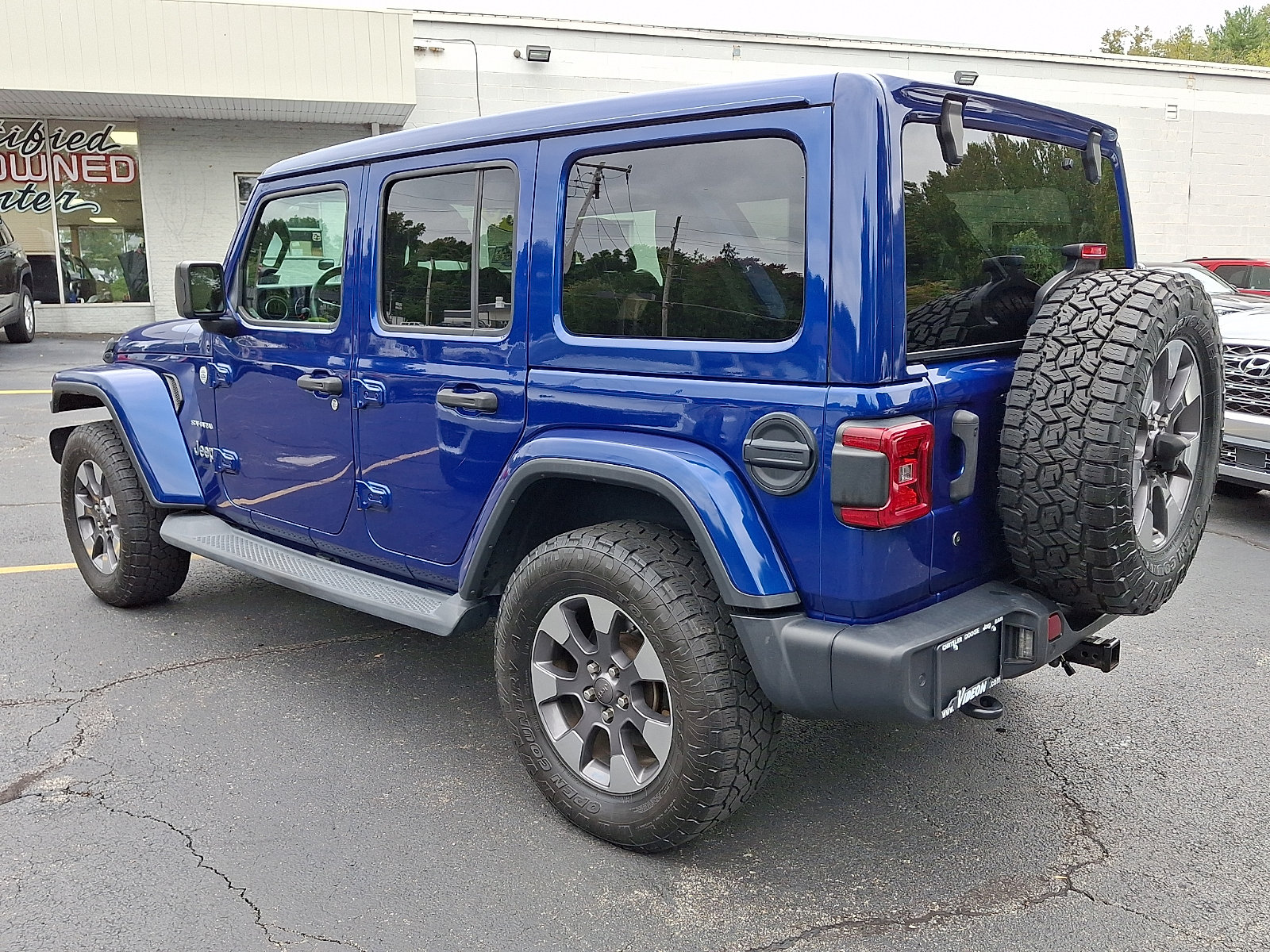 Certified 2019 Jeep Wrangler Unlimited Sahara AWD/4WD image 4