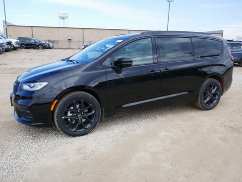 New 2026 Chrysler Pacifica Select w/ S Appearance Package image 7