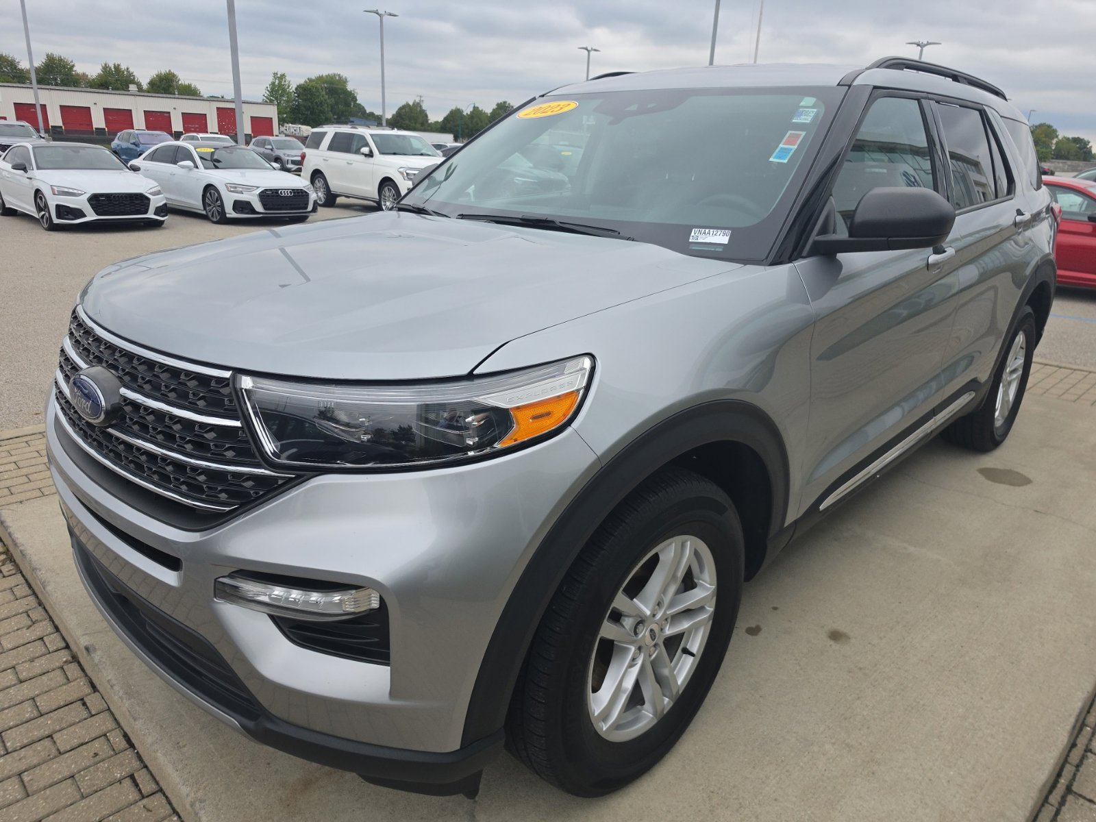 Used 2023 Ford Explorer XLT w/ Equipment Group 202A AWD/4WD image 3