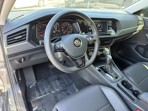 Used 2021 Volkswagen Jetta SE w/ SE Cold Weather Package image 21
