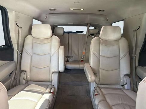 Used 2018 Cadillac Escalade Luxury AWD/4WD image 14