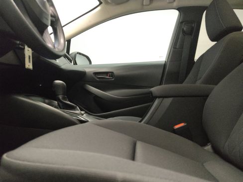 Used 2025 Toyota Corolla LE FWD image 17
