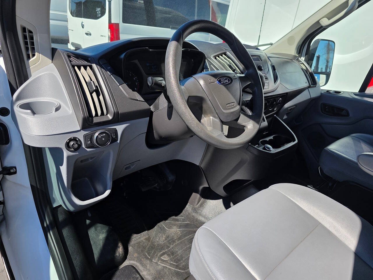 Used 2018 Ford Transit 150 XL RWD image 21