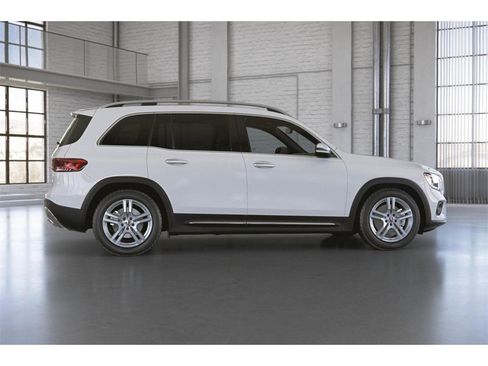 Certified 2022 Mercedes-Benz GLB 250 4MATIC image 18