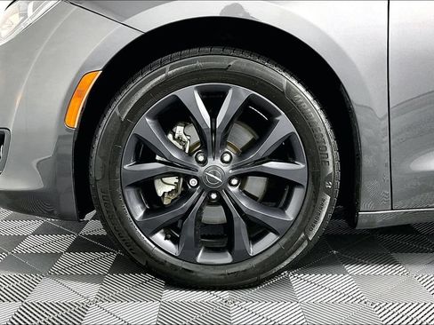 Used 2020 Chrysler Pacifica Touring w/ S Appearance Package FWD image 8