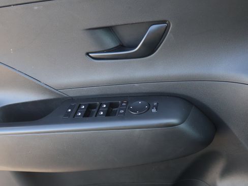 Used 2025 Hyundai Kona SEL image 40