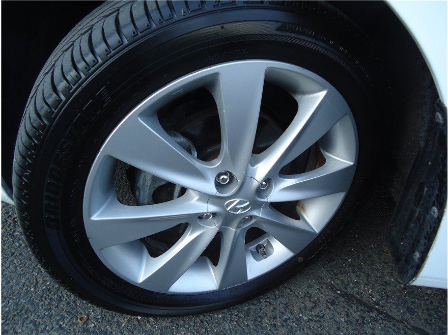 Used 2013 Hyundai Accent SE FWD image 26