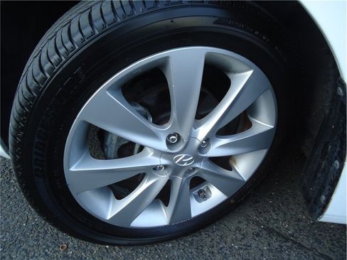 Used 2013 Hyundai Accent SE FWD image 26