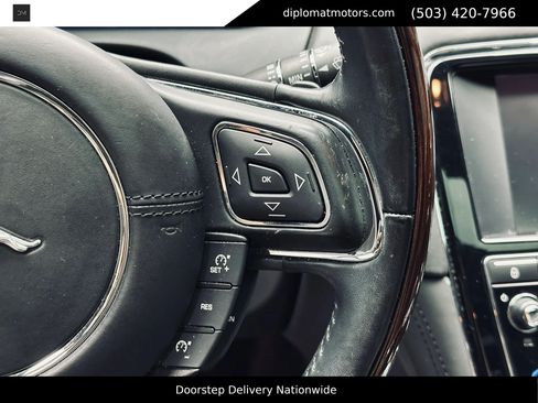 Used 2015 Jaguar XJ L Portfolio AWD/4WD image 32